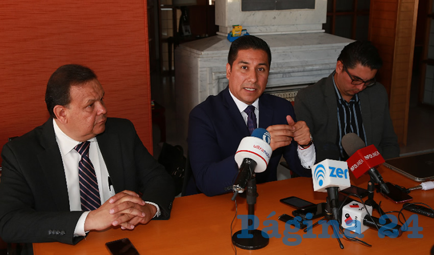 Rueda de prensa del Colegio de Economistas de Aguascalientes (Foto: Eddylberto Luévano Santillán