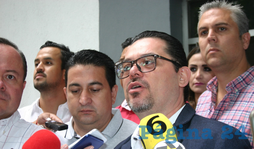 Urge que el gobernador Enrique Alfaro exija la renuncia de su funcionario de la SSJ, porque en su incapacidad no hizo nada previo para evitar lo que ya se convirtió en una epidemia, consideró Víctor Páez, uno de los regidores tapatíos por Morena