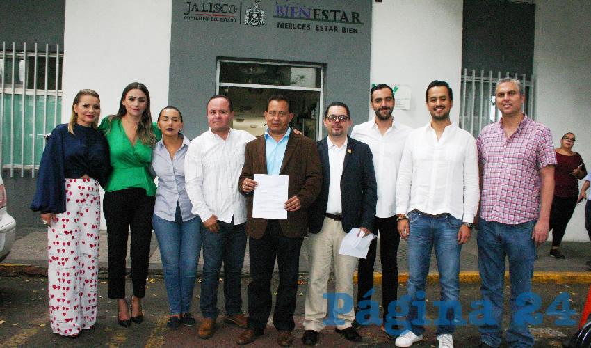Prácticamente en Jalisco se vive una pandemia por dengue, ya que según las cifras oficiales hay más de 3 mil 400 casos confirmados y por encima de 21 mil por confirmar: por esto se debe emitir la declaratoria de emergencia, además de remover de su cargo al secretario de Salud, exigieron regidores de Morena de la ZMG/Fotos: Francisco Tapia