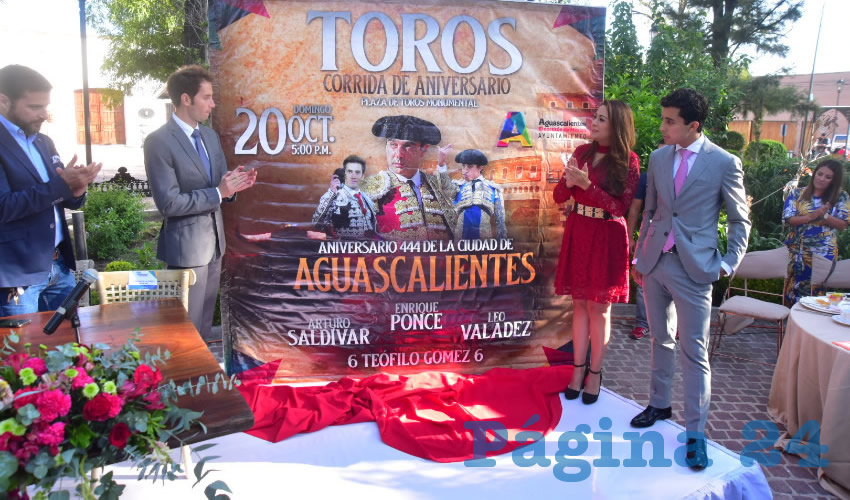La alcaldesa Tere Jiménez agradeció a los toreros y a los organizadores por engalanar los festejos de la ciudad