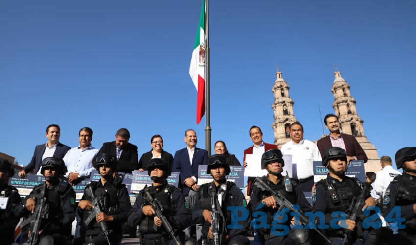 Durante el evento se entregaron 54 camionetas, nueve veh&iacute;culos sed&aacute;n, 12 motocicletas y una cuatrimoto