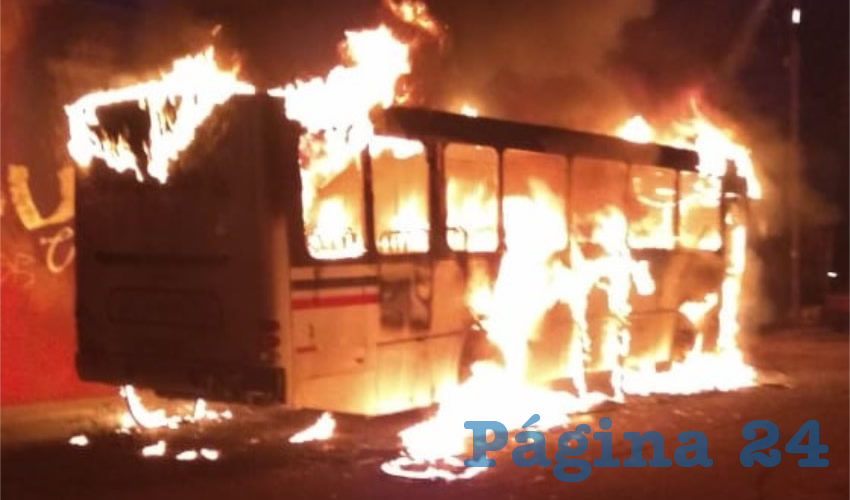 &Oacute;scar Portillo Maldonado, de 47 a&ntilde;os de edad, chofer a cargo del cami&oacute;n, que el fuego se origin&oacute; por un corto circuito
