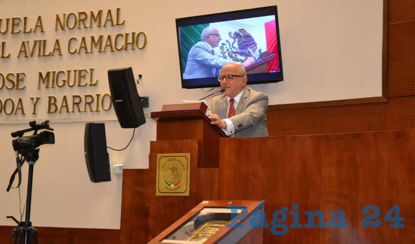 Motivo por el que se entregó a Diego Prieto Hernández, director general del INAH, un reconocimiento al trabajo que ha desarrollado la institución a lo largo de 80 años.