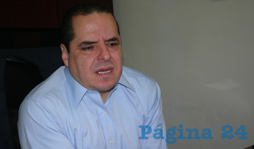 Por su parte, el perredista Enrique Velázquez calificó como necesarias las reformas, aunque admitió no estar de acuerdo con el haber de retiro y el uso del polígrafo, pues mientras lo primero es un derecho adquirido, lo segundo ya ha sido declarado como inconstitucional por la SCJN