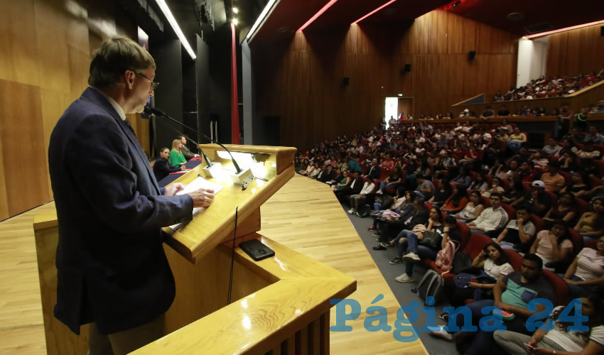 Las actividades que se realizan fungen como un espacio de actualizaci&oacute;n en el cual confluyen los especialistas de las distintas disciplinas
