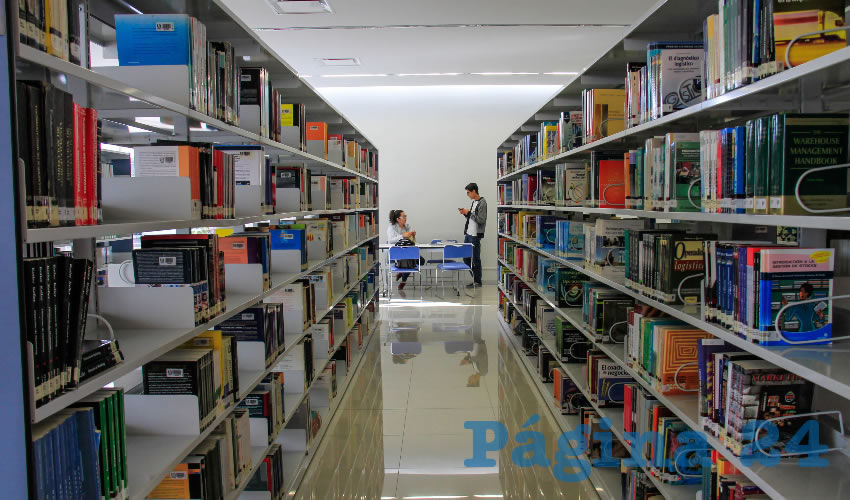 La Benemérita Universidad Autónoma de Aguascalientes recibió en donación por parte del Instituto Mora 585 libros