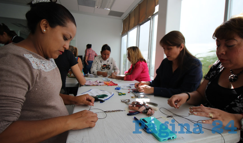 Se vincula a las mujeres al sector empresarial para que puedan vender sus productos y de esta manera apoyen la economía de su hogar