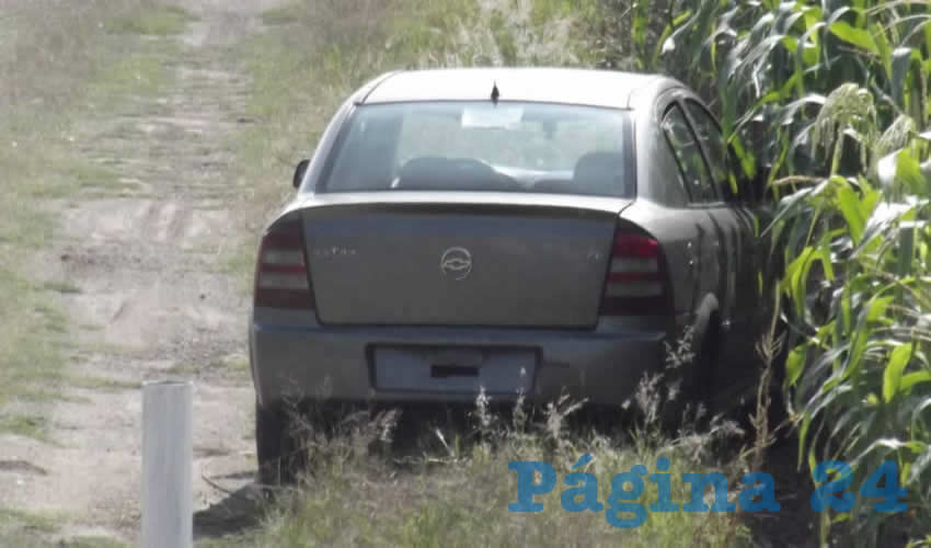 Iván Arturo “N” “N” huyó a bordo de esta automóvil Chevrolet Astra, aún y cuando tenía una llanta ponchada