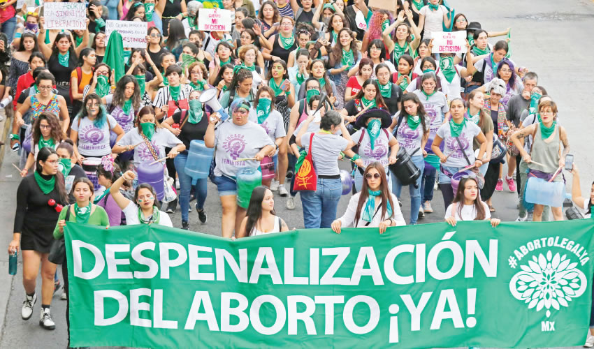 Ayer cientos de mujeres y partidarios de la despenalización del aborto salieron a las calles de la capital de Jalisco para hacerse escuchar; lo mismo ocurrió en otros 16 estados de la república, en el marco del Día de la Acción Global por la Despenalización del Aborto/Foto: Cuartoscuro