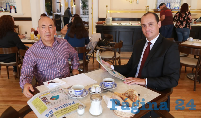En Sanborns Francia desayunaron Jorge Gracia Betancourt y Efrén León Álvarez