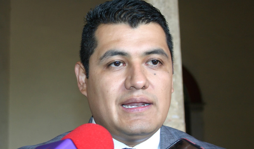 Raúl Bermúdez, contralor del Congreso local, dijo que entre las 12 investigaciones a trabajadores del Poder Legislativo, se tienen abiertos cuatro procedimientos de responsabilidad administrativa sobre servidores públicos sorprendidos por checar entrada e irse/Foto: Francisco Tapia 