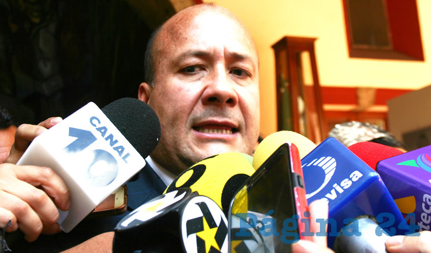 “Yo no ofrezco nada a cambio, ya no hay hoy una relación de complicidades y de controles, a mí no me interesa tener injerencia en el Poder Judicial, me interesa que funcione bien”, aseguró el gobernador Enrique Alfaro, quien recalcó que “el diálogo entre poderes no se da por debajo de la mesa, no se da por lo oscurito”/Foto: Francisco Tapia 