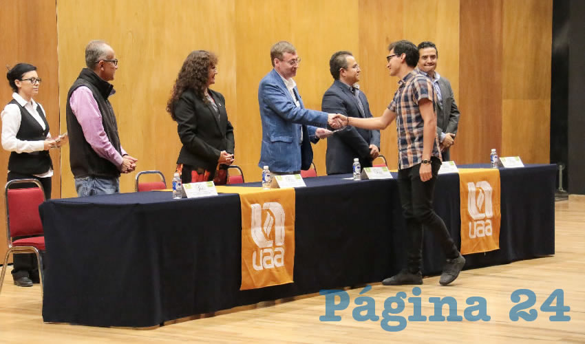 Se celebra el esfuerzo y la capacidad de los alumnos reconocidos que forman parte de las 12 licenciaturas que conforman el CCSyH