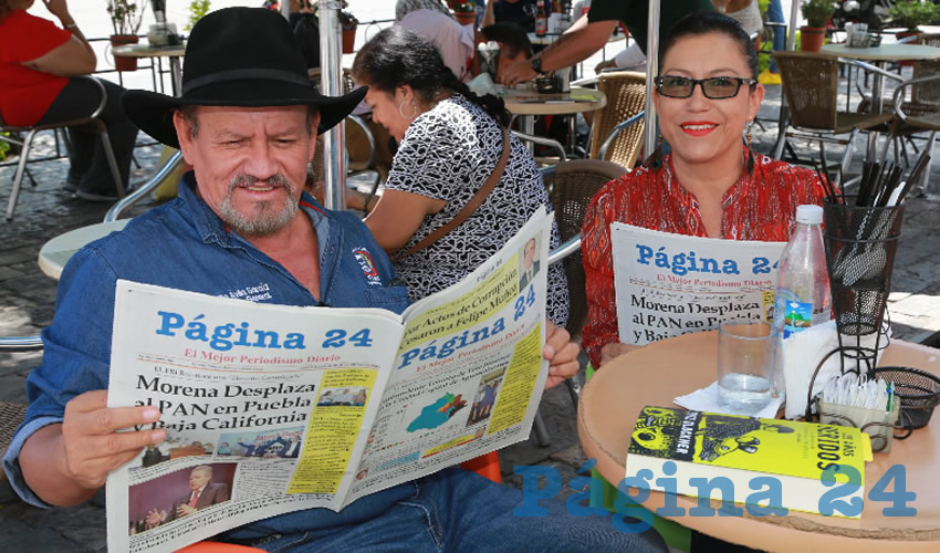 En Café Catedral departieron Cecilio Ávila García, líder estatal de la CIOAC; y María Escalante de Ávila, representante de la Unión de Mujeres Trabajando en Cooperativas