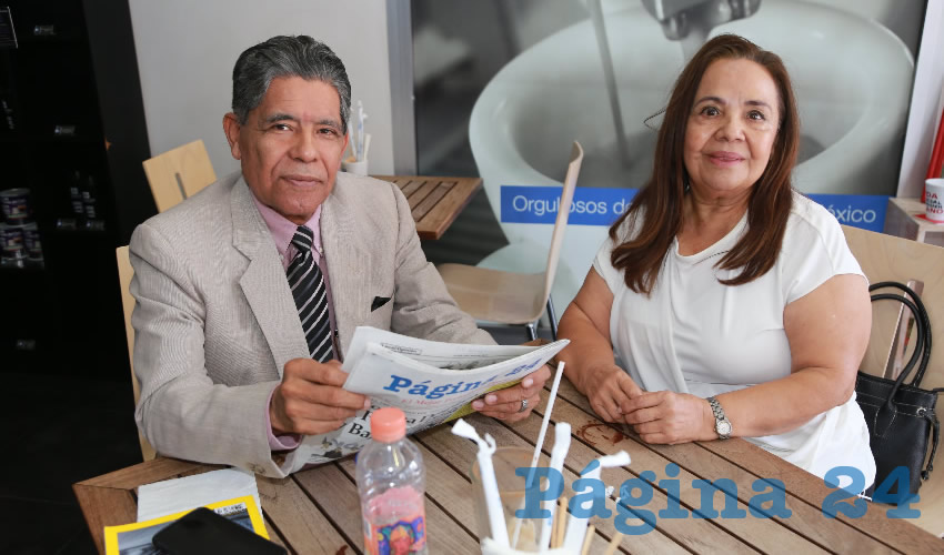 En Café Punta del Cielo tomaron café el doctor Ismael Landín Miranda y su esposa Elsa Olivares de Landín