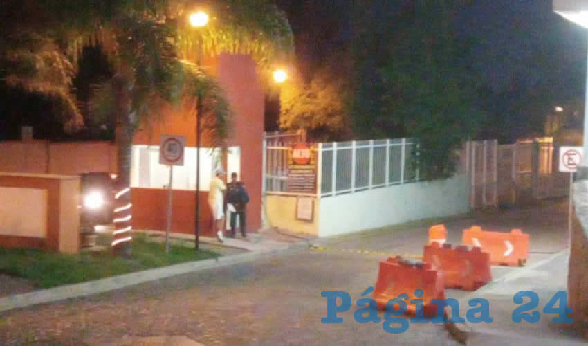 La entrada al fraccionamiento Rinconada Santa M&oacute;nica, en donde decidi&oacute; quitarse la vida Doren Tyemoeumand Nielsen, que contaba con 46 a&ntilde;os de edad
