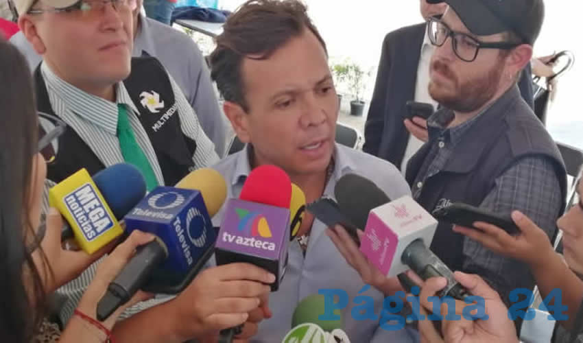 “En Arcos de Zapopan y Mercado del Mar, son las estaciones que más me preocupan por la peligrosidad que tienen, sobre todo para quienes tienen que ir al mercado, por ejemplo, cruzarla avenida Laureles es verdaderamente peligroso, es un deporte de alto riesgo, lo mismo sucede en Arcos de Zapopan”, aseguró Pablo Lemus/Fotos: Rafael Hernández Guízar y cortesía