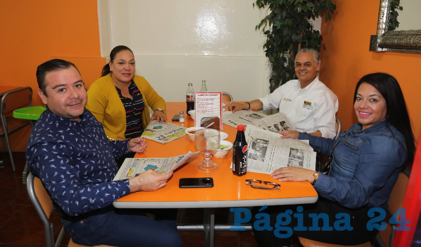 En Carnitas Chanoy almorzaron Héctor Colón Tenorio, Miroslava Herrera de Luna, Noel Mata Atilano, presidente municipal de Jesús María; e Ivonne Laredo Guzmán