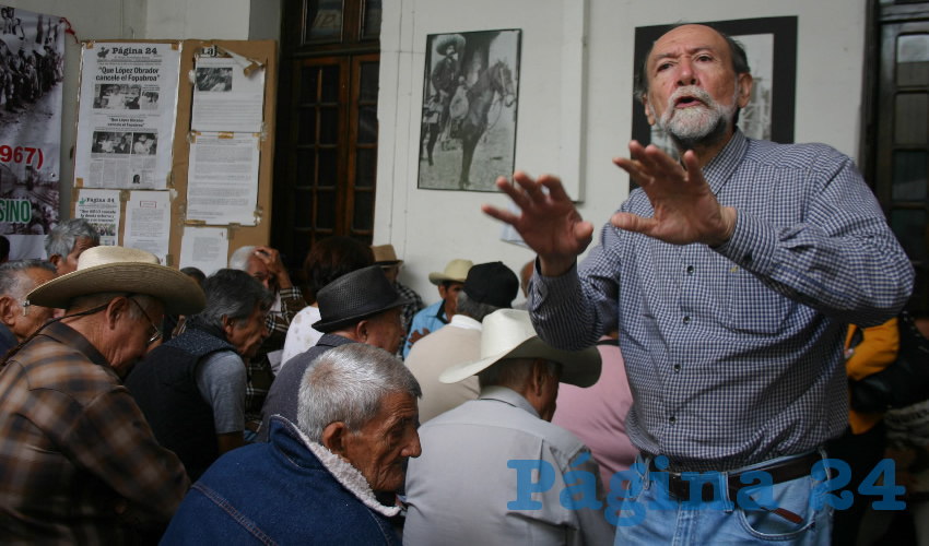 “La deuda está documentada, no es ocurrencia de nadie, sino que hay pruebas de que el Estado mexicano estuvo recibiendo un recurso que debió entregarse a sus dueños y no fue así, eso vamos a reclamar este 22 de octubre en Ciudad de México”, detalló Gilberto Parra, representante del Instituto Jalisciense del Adulto Mayor y el Migrante/Foto: Francisco Tapia
