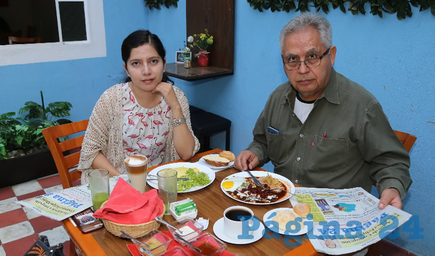 En el Restaurante Azul Catedral desayunaron Jimena Juárez Carrillo y Eduardo Juárez Esparza