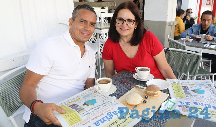 En restaurante Me lo Dijo Adela compartieron el pan y la sal Esaú García Ortiz y Malé Pérez Norzagaray
