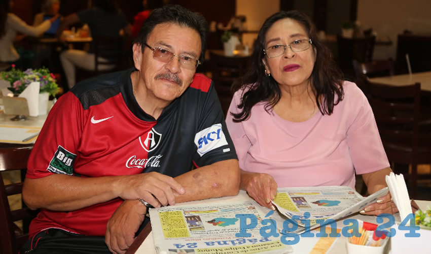 En el restaurante La Rueda del Hotel Quality Inn desayunaron Guillermo Gómez Salas, Luciana López Andrés, que nos visitan de la Ciudad de México