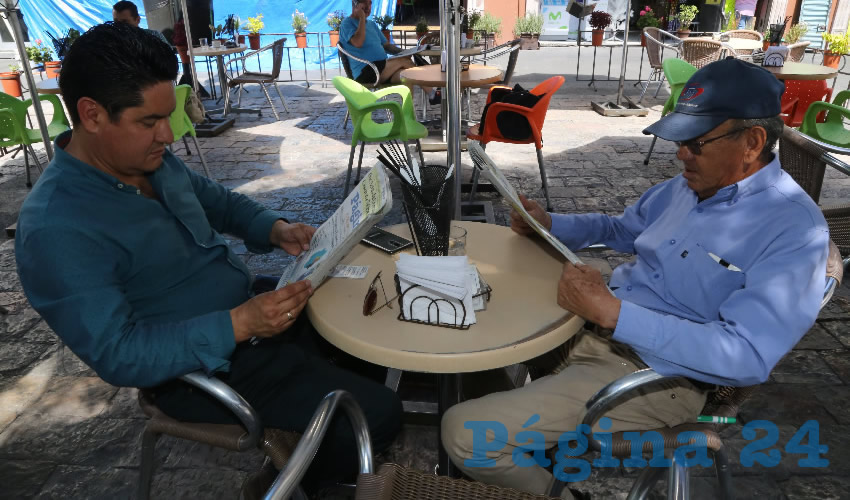 En Café Punta del Cielo departieron Jesús Hernández Jiménez y José Luis Alférez Hernández