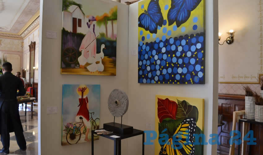 La exhibición consta de distintas obras que se enmarcan dentro de la pintura en sus diversos géneros como el óleo sobre tela, acrílico, papel artesanal y tintas, mientras que las obras de cerámica son en modelado
