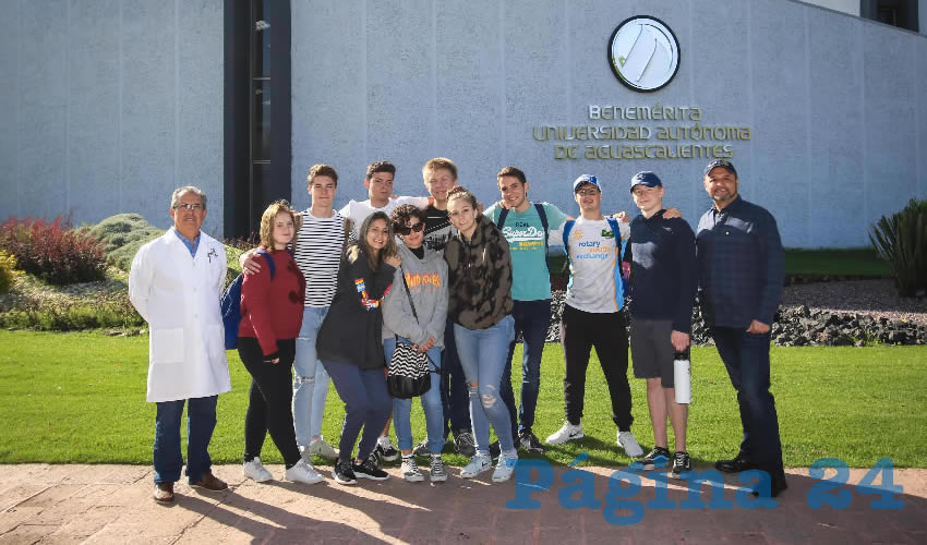La Autónoma de Aguascalientes recibió a un grupo de 30 jóvenes para realizar un recorrido en los espacios de la institución