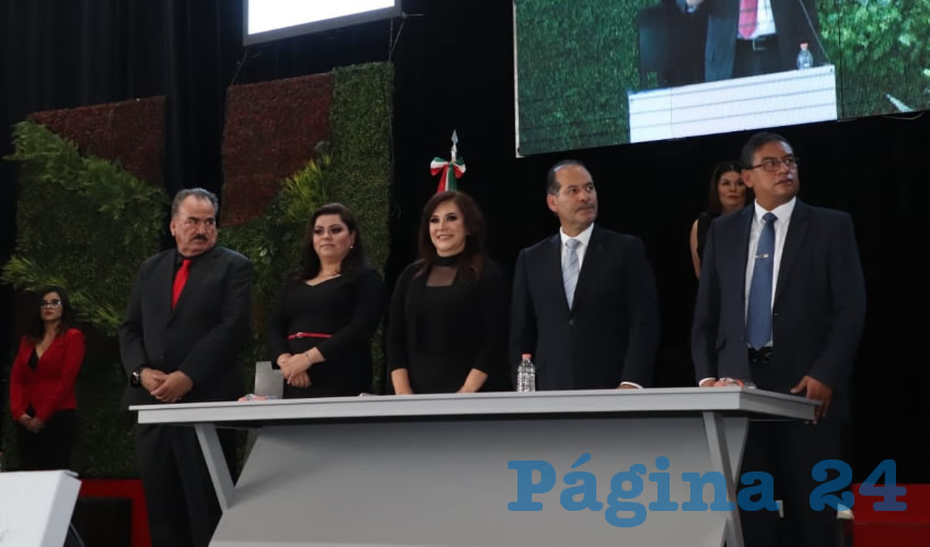 MOS pidi&oacute; a los funcionarios olvidar los intereses personales y los colores de partidos, y trabajar haciendo lo correcto, en beneficio de las familias y del desarrollo de Aguascalientes