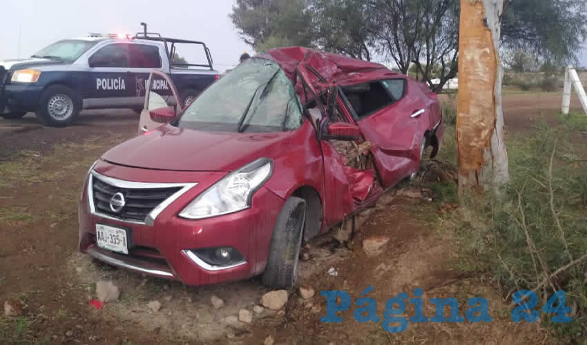 Rubén Josafath “N” “N”, que contaba con 25 años de edad, encontró la muerte al colisionar el auto Nissan Versa contra un árbol, en la carretera estatal 68