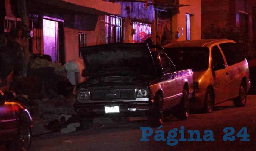 Al momento de ser rociados de plomo, los hoy occisos arreglaban una camioneta GMC en la calle Jesús López Martínez