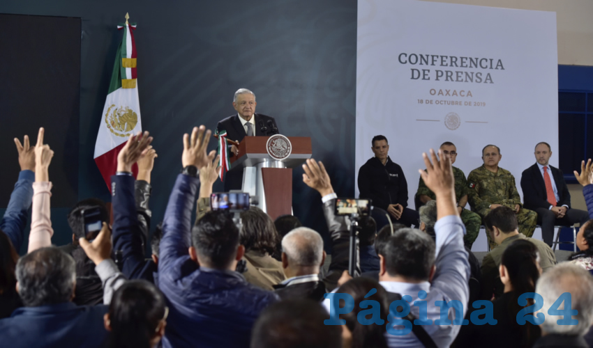 Desde Oaxaca, donde se llevó a cabo su tradicional rueda de prensa matutina, relató que desde las tres de la tarde del jueves le informaron que los integrantes del gabinete de Seguridad, los titulares de las Secretarías de la Defensa (Sedena), de Marina (Semar) y de Seguridad y Protección Ciudadana (SSPC) estaban reunidos para dar seguimiento al problema/Foto: Cuartoscuro