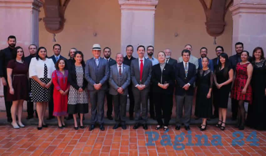 Un total de 18 profesionistas de la música recibieron su acta de titulación que los valida como licenciados en Música en la UAA
