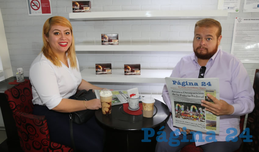 En Café San Marcos departieron Diana Bugarin Escobedo y Jorge Bocanegra Ledezma