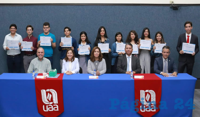 La Benem&eacute;rita Universidad Aut&oacute;noma de Aguascalientes reconoci&oacute; a los 12 alumnos de Educaci&oacute;n Media ganadores de las Olimpiadas estatales de Biolog&iacute;a y Qu&iacute;mica 2019 