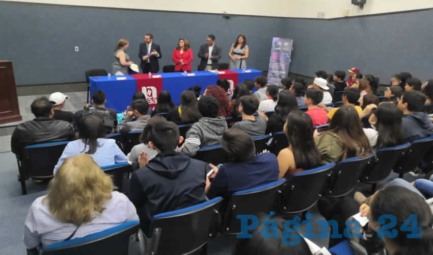 Se agradeció tanto a los ponentes de las diferentes universidades que presentaron cátedras a lo largo de la semana como a los estudiantes de la Autónoma de Aguascalientes y de las distintas preparatorias del estado
