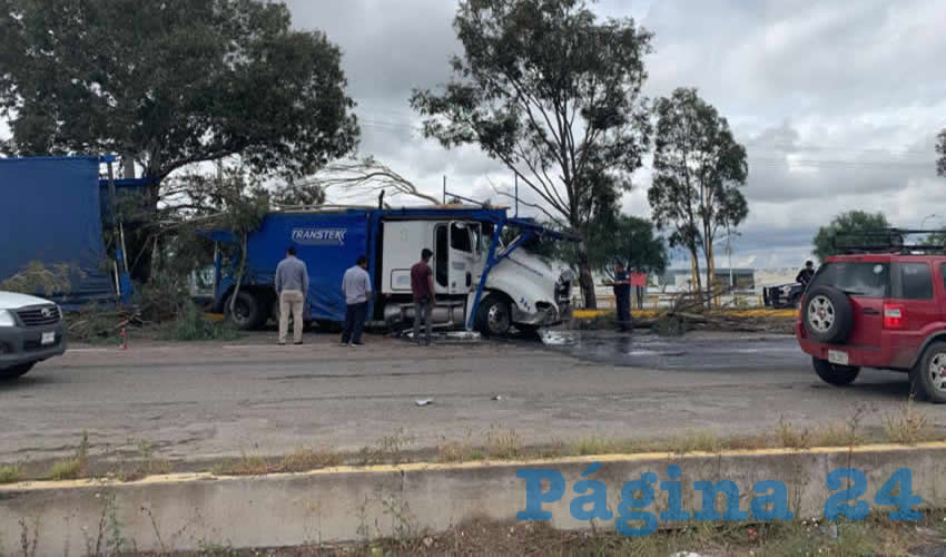 El accidente ocurri&oacute; frente a la planta Nissan 2 y gener&oacute; un embotellamiento