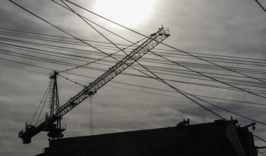 En su comparación anual, el valor real de producción de las empresas constructoras retrocedió (-)10.2%