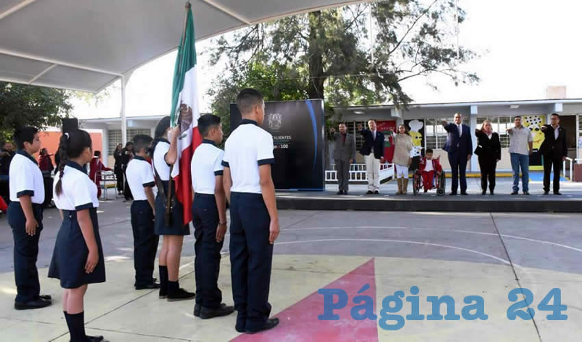 Honores a la Bandera Con Educación Crecemos Juntos