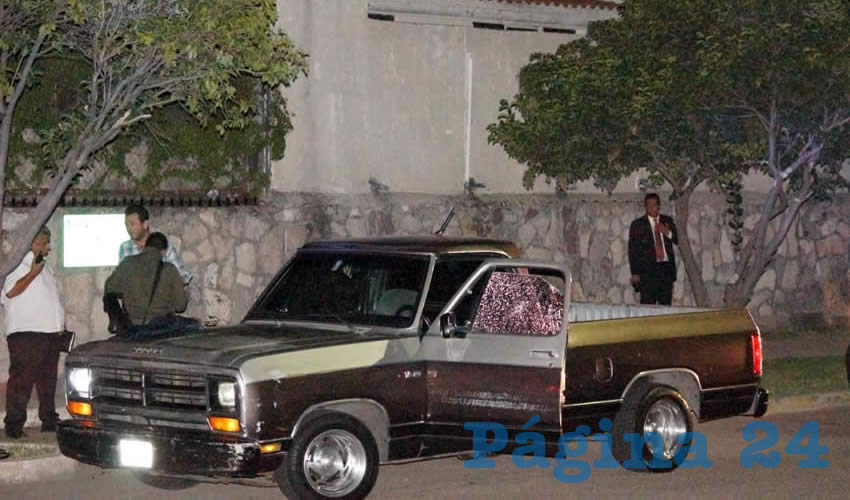 El sicario disparó contra Jorge Luis Herrera López, cuando conducía esta camioneta Dodge sobre la calle Casuarina