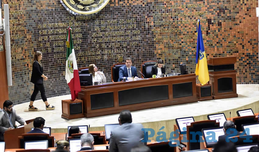 Con la suspensión definitiva al magistrado del STJE, ayer los legisladores aprovecharon para sesionar y modificar la Ley Orgánica del Poder Legislativo para determinar cómo será el mecanismo de nombramientos de magistrados, en el cual se incluyó la presentación de pruebas de control de confianza/Foto: Francisco Tapia 