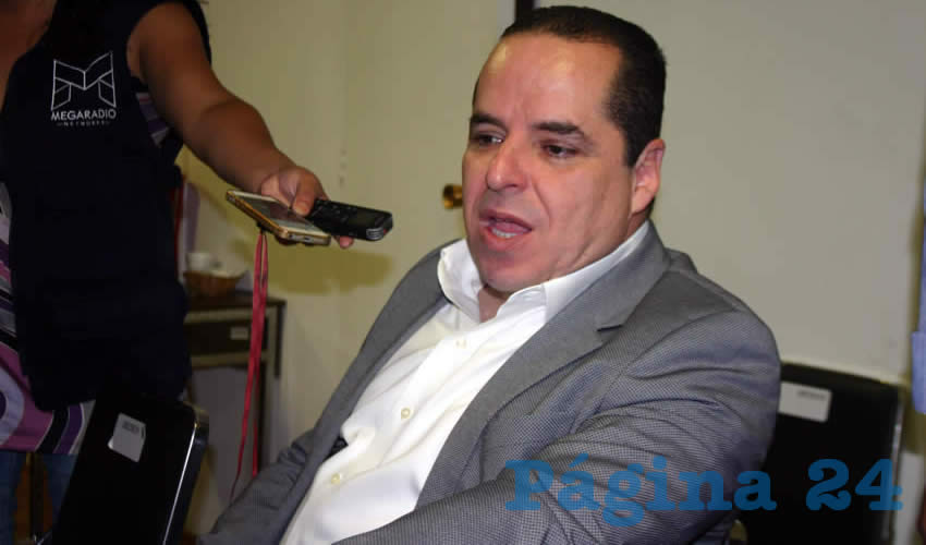 Enrique Velázquez, diputado por el PRD, señaló la contradicción de artículos, y tachó como error que se determine que el órgano evaluador del Poder Judicial sea quien tenga facultad para realizar estas pruebas, cuando ni siquiera se ha conformado/Foto: Francisco Tapia