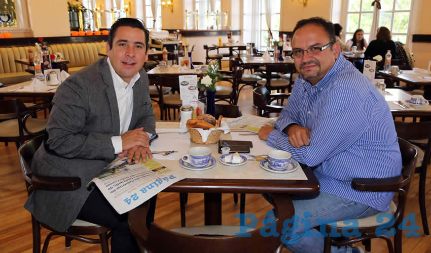 En Sanborns Francia desayunaron Gustavo Báez Leos, diputado local y Carlos Merino Velarde