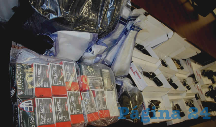 Cartuchos nueve milímetros, chalecos antibala y diversas armas cortas, entre lo decomisado