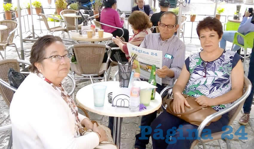En Caf&eacute; Catedral convivieron Petra, Juan Jos&eacute; y Mar&iacute;a del Carmen Col&iacute;n, visitantes de la CDMX