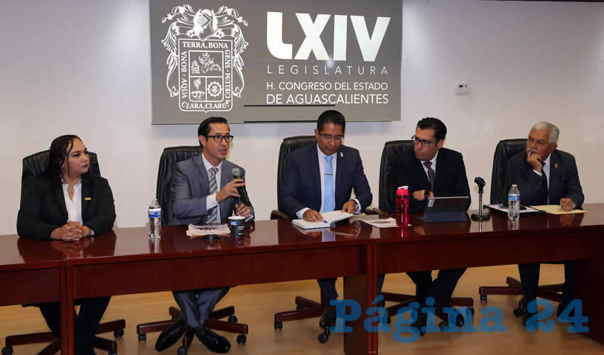 En conferencia de prensa se anunci&oacute; que los d&iacute;as 19 y 20 de noviembre se realizar&aacute; una consulta p&uacute;blica para la reforma electoral (Foto: Eddylberto Lu&eacute;vano Santill&aacute;n)