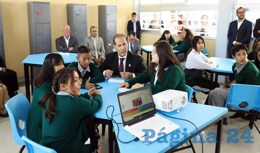 Los alumnos y maestros estar&aacute;n conectados mediante tel&eacute;fonos o tabletas, a una plataforma que permitir&aacute; realizar actividades l&uacute;dicas dentro del sal&oacute;n de clases