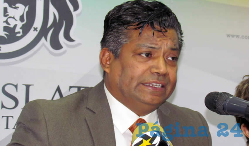 Acompañado de especialistas, Arturo Lemus, también presidente de la Comisión de Salud en el Congreso de Jalisco, refirió que en la nueva ley antitabaco que propondrá se aumentarán las multas en contra de quienes no acaten las normas para generar espacios cien por ciento libres de humo/Foto: Francisco Tapia 