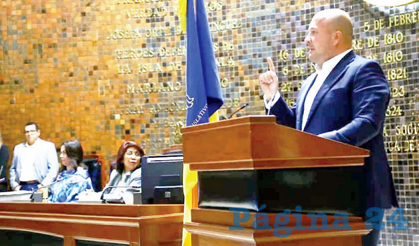 Vaya informe de resultados: Resulta que el aumento en casos de dengue no es culpa de los pésimos manejos de Enrique Alfaro, quien le acachó el problemón al cambio climático y a cuestiones burocráticas del gobierno federal. Tampoco tuvo que ver en el cambio de uso de suelo para habitar la Villa Panamericana, ni en el aumento a la tarifa del transporte; eso, aseguró, “lo hicieron anteriores gobiernos”/Foto: Francisco Tapia